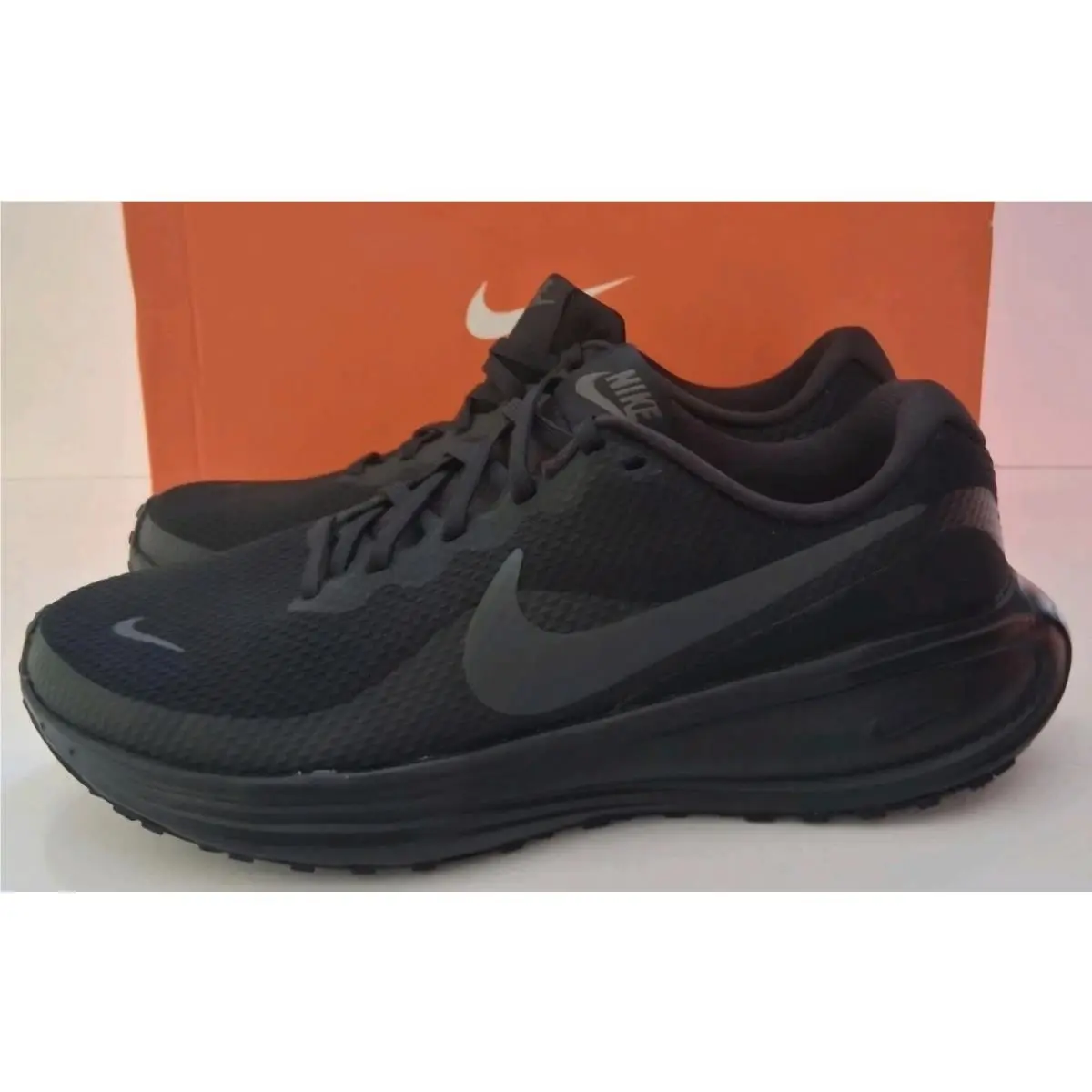 Nike Revolution 8 Unisex Running Shoes Black/ Anthracite. Size M7.5/ W9