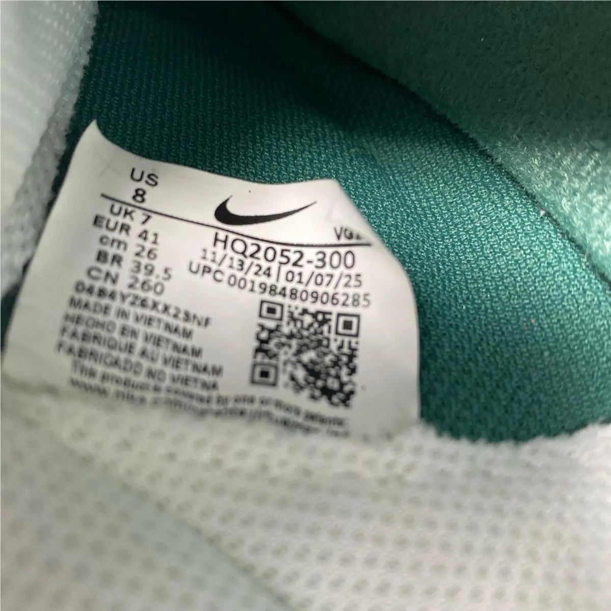 Nike shoes - Green (UPC: 198480906285) 1