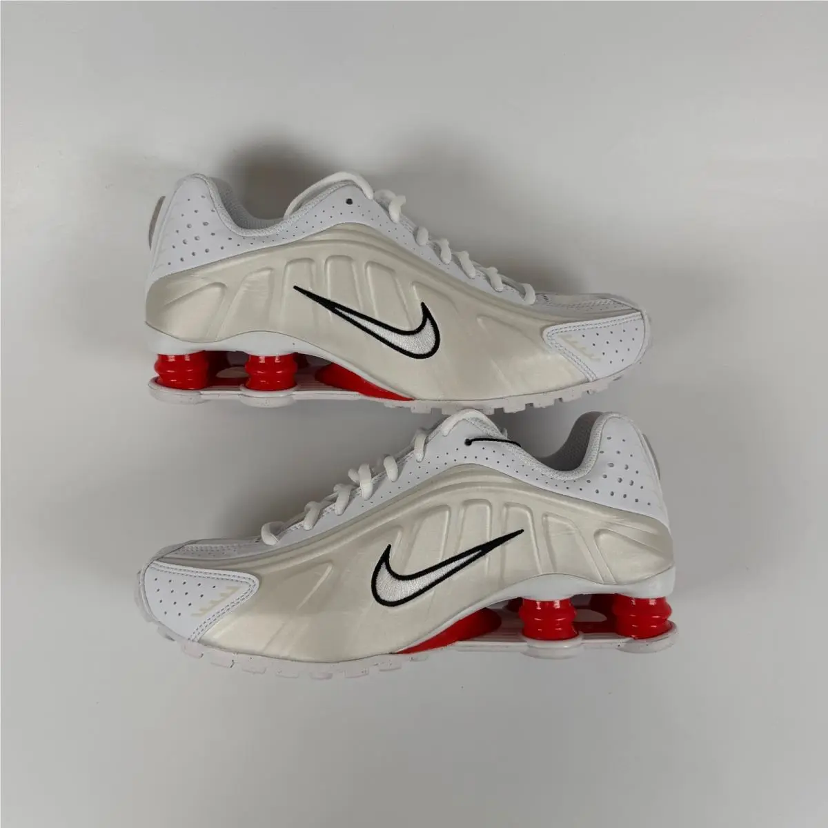 Nike shoes - Nike Shox R4 - Shox - White 0