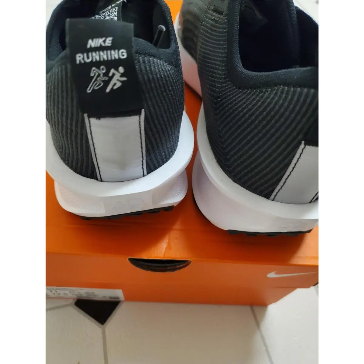 Nike shoes - Nike Interact Run - Interact Run - White 3