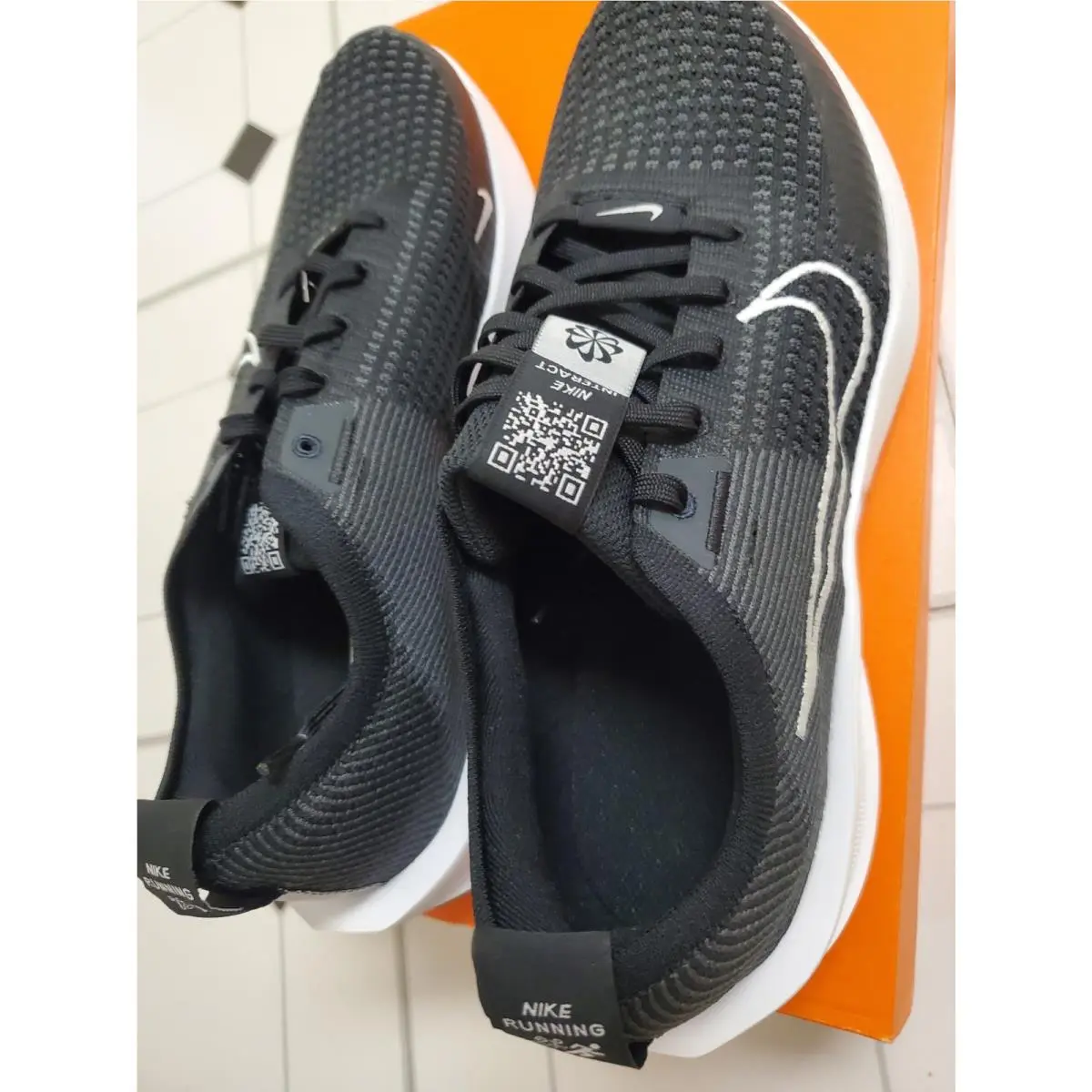 Nike shoes - Nike Interact Run - Interact Run - White 4