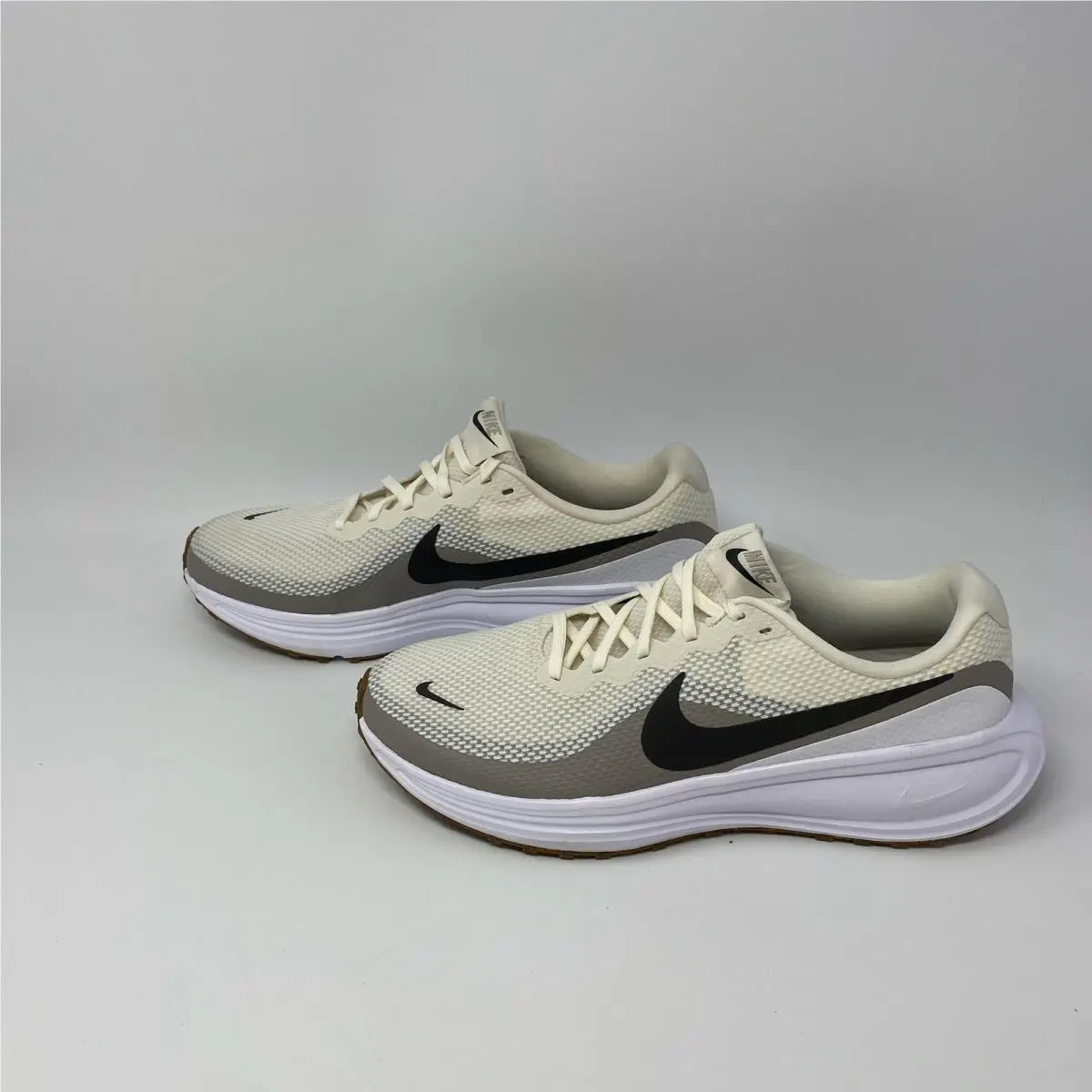 Nike shoes - White (UPC: 198481902491) 0