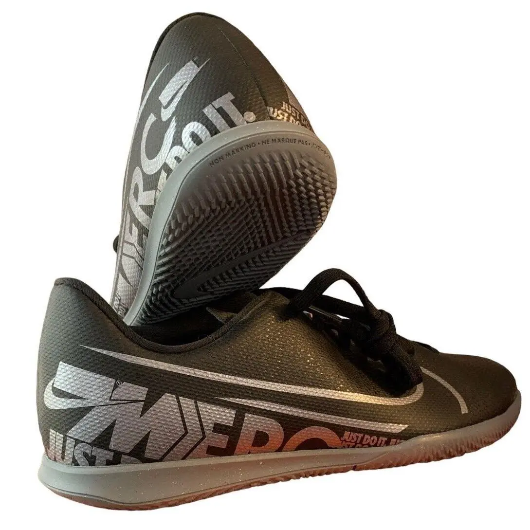Nike shoes - Black 3