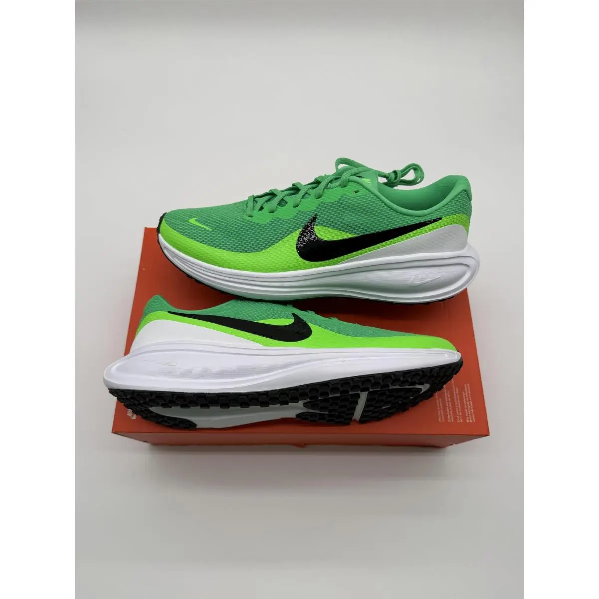 Nike shoes - Nike Revolution 8 - Revolution - HJ9198 301 - Green (UPC: 0197862891522) 1