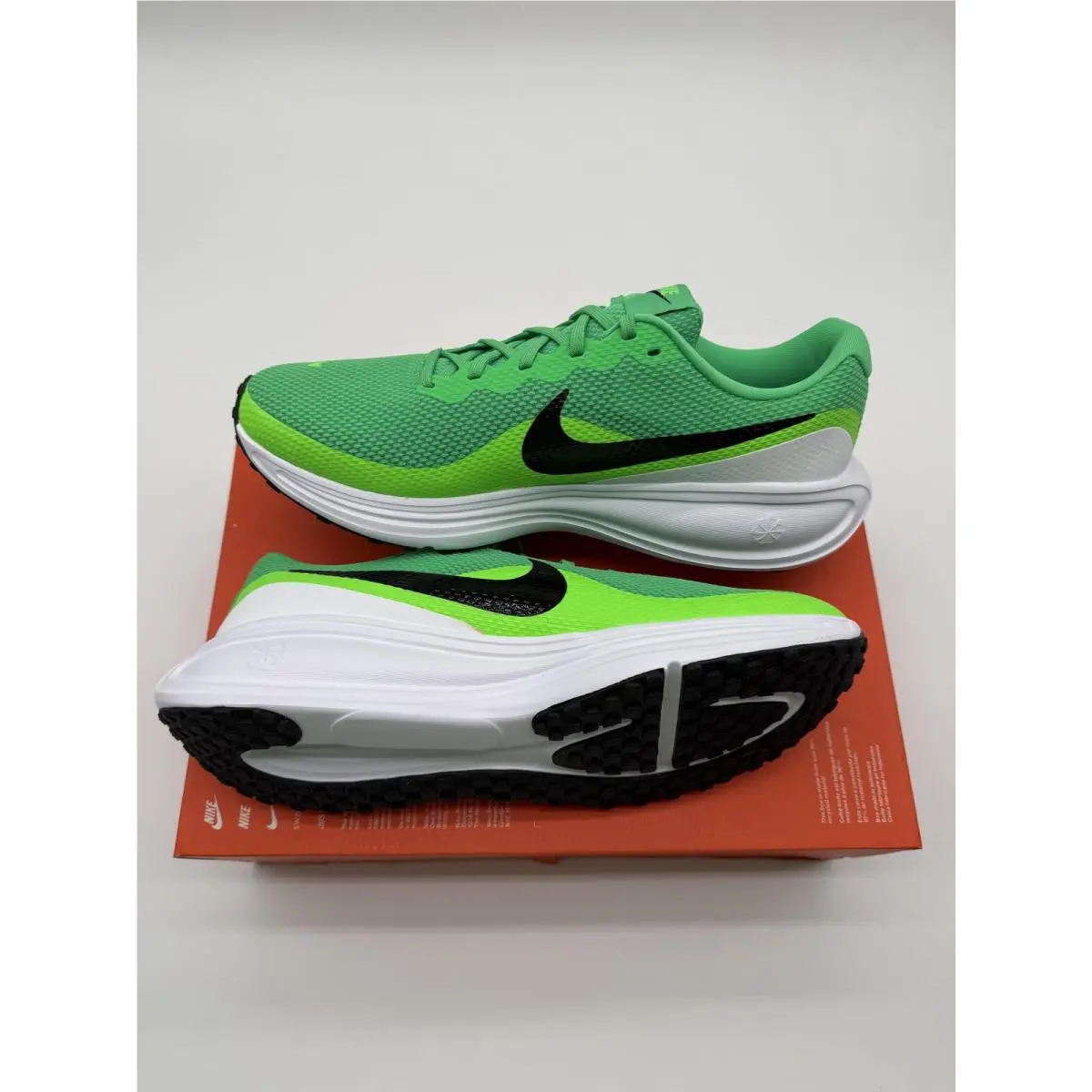 Nike shoes - Nike Revolution 8 - Revolution - HJ9198 301 - Green (UPC: 0197862891522) 2