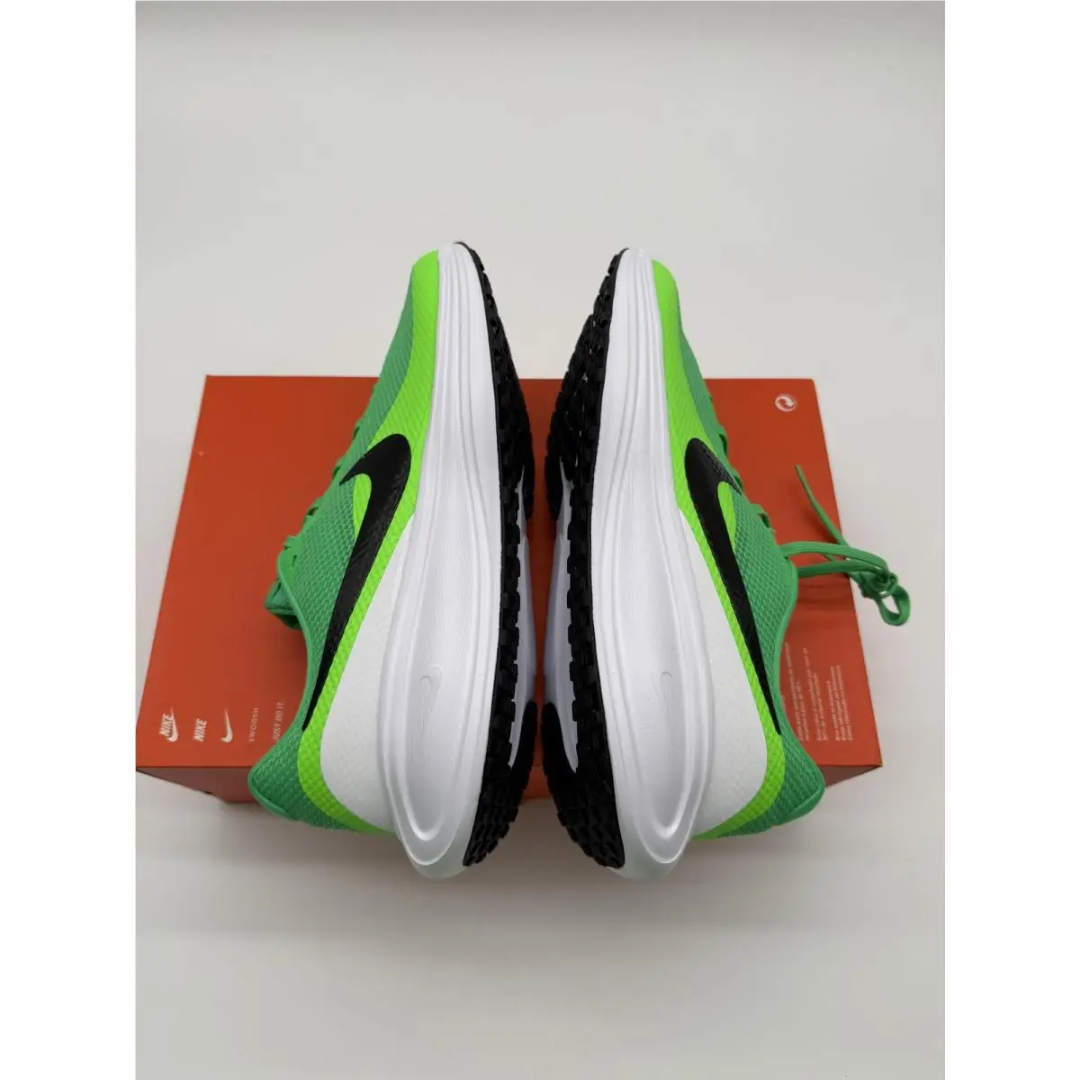 Nike shoes - Nike Revolution 8 - Revolution - HJ9198 301 - Green (UPC: 0197862891522) 3