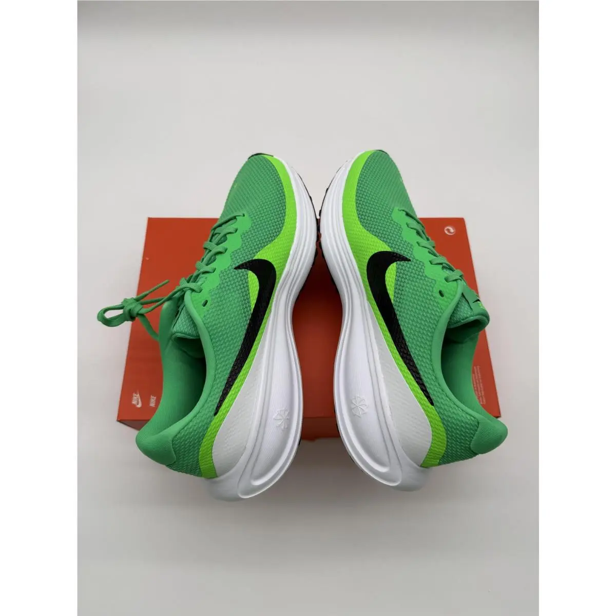 Nike shoes - Nike Revolution 8 - Revolution - HJ9198 301 - Green (UPC: 0197862891522) 4