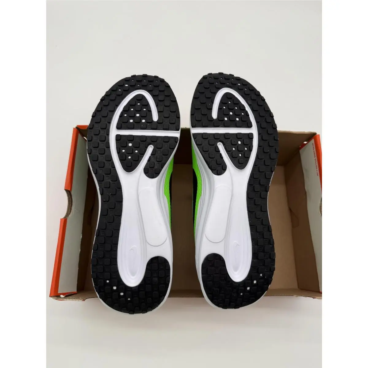 Nike shoes - Nike Revolution 8 - Revolution - HJ9198 301 - Green (UPC: 0197862891522) 7