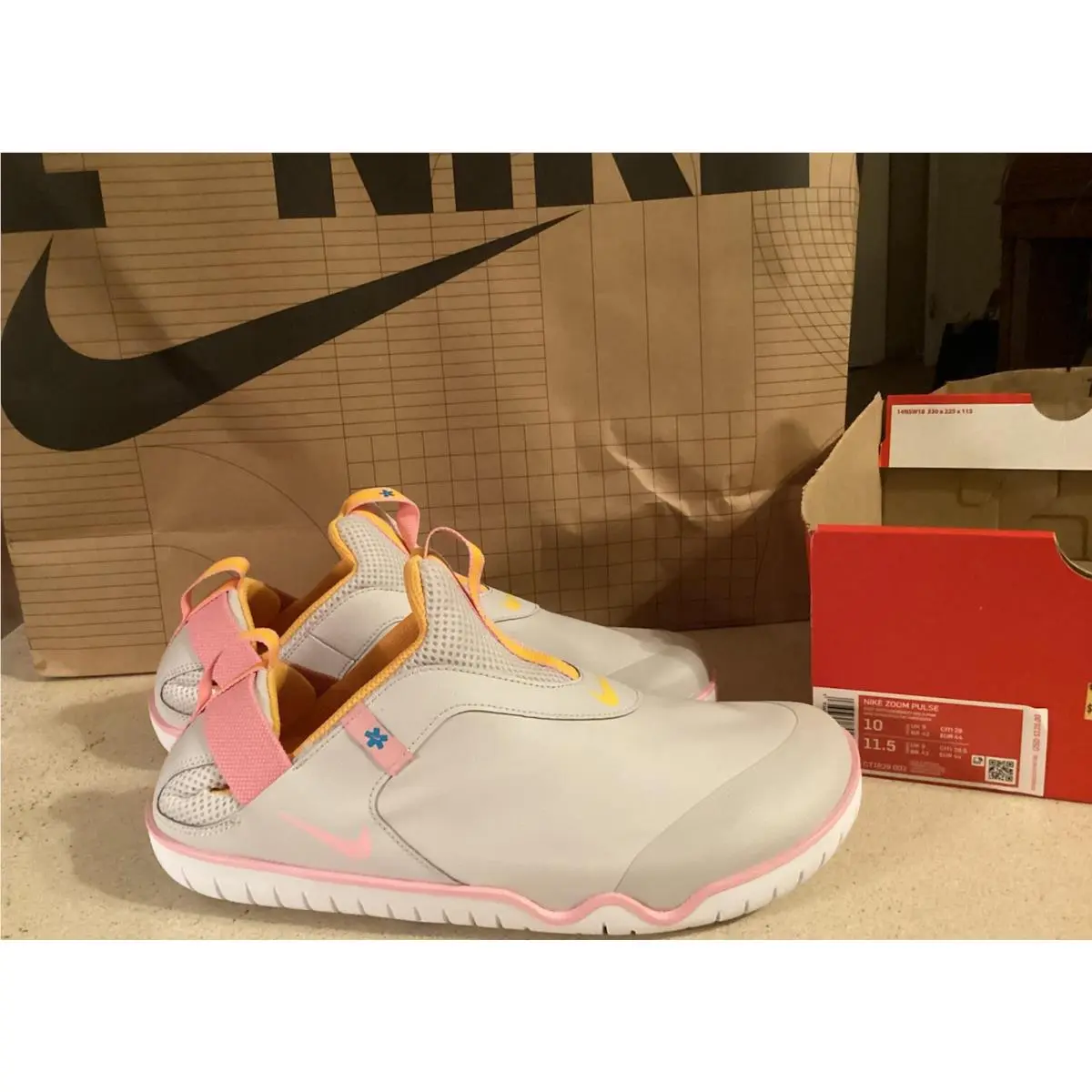Zoom Pulse Slip On Comfort Medical Nurse Shoes Mens 10.5 Womens 12 by Nike