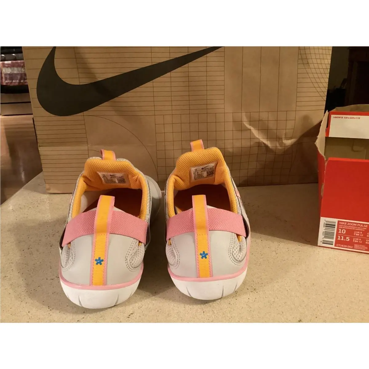 Nike shoes - Nike Zoom Pulse - Zoom Pulse - Vast Grey / University Gold Pink 0