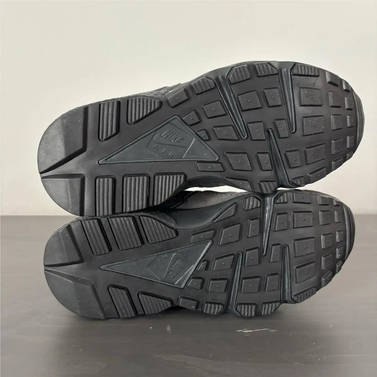 Nike shoes - Nike Huarache Run - Huarache Run - Black (UPC: 0196607817391) 7