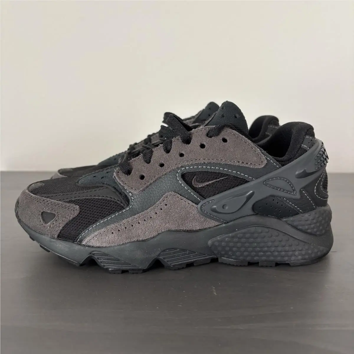 Nike shoes - Nike Huarache Run - Huarache Run - Black (UPC: 0196607817391) 0