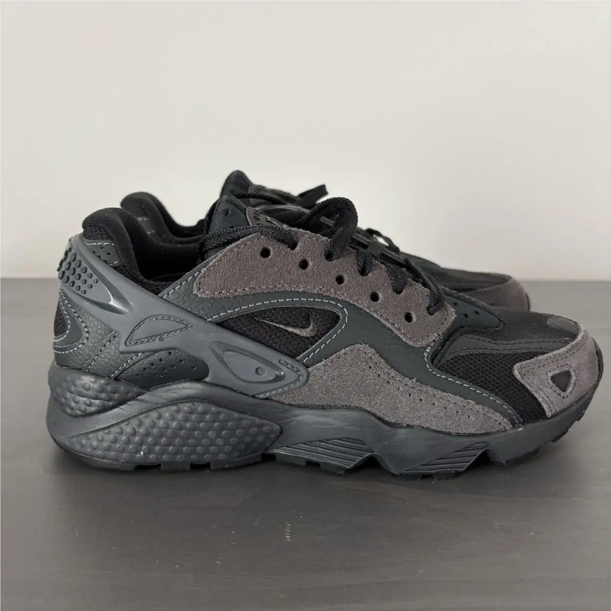 Nike shoes - Nike Huarache Run - Huarache Run - Black (UPC: 0196607817391) 2