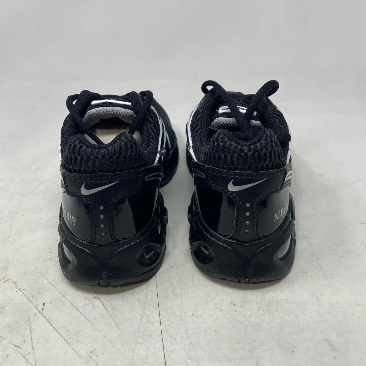 Nike shoes - Black (UPC: 883418849313) 0