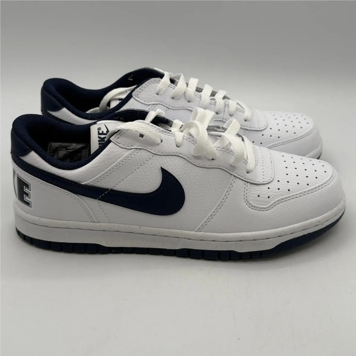 Nike Big Nike Low Shoes Mens Size 8 White Midnight Navy Basketball 355152-140