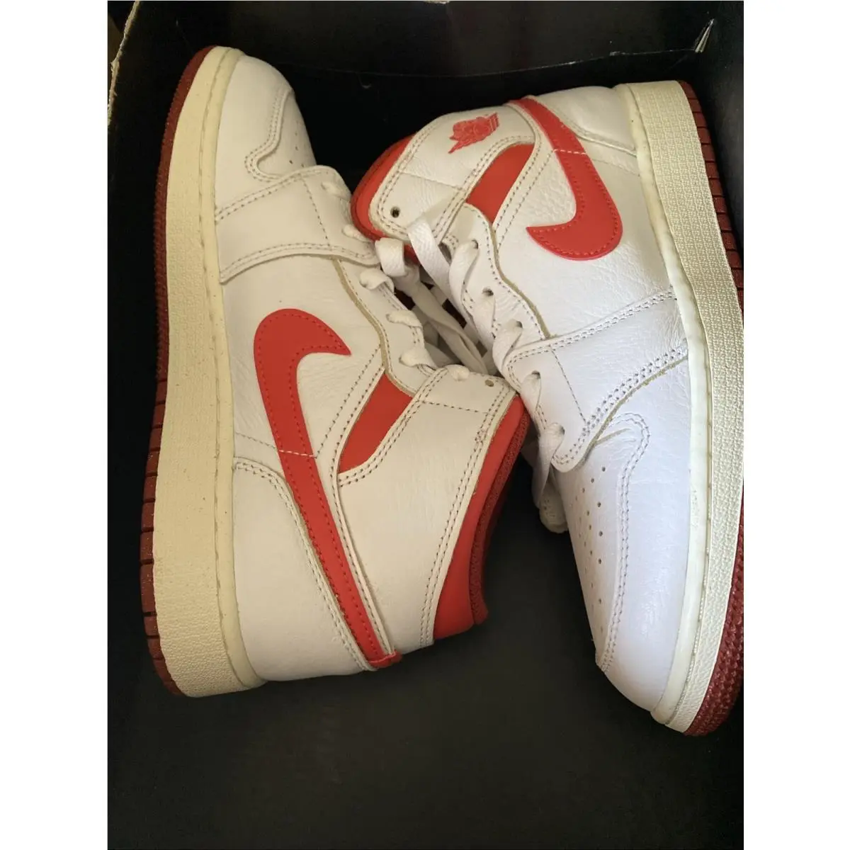 Nike shoes - Air Jordan 1 Mid SE - Red 3