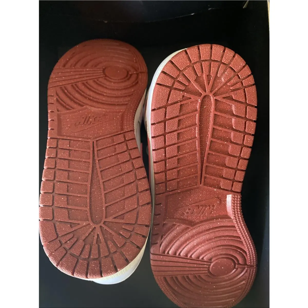 Nike shoes - Air Jordan 1 Mid SE - Red 5