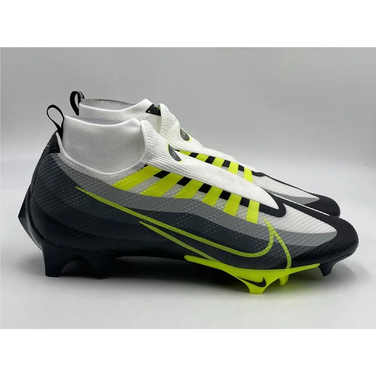 Nike shoes - Black (UPC: 195869101996) 0