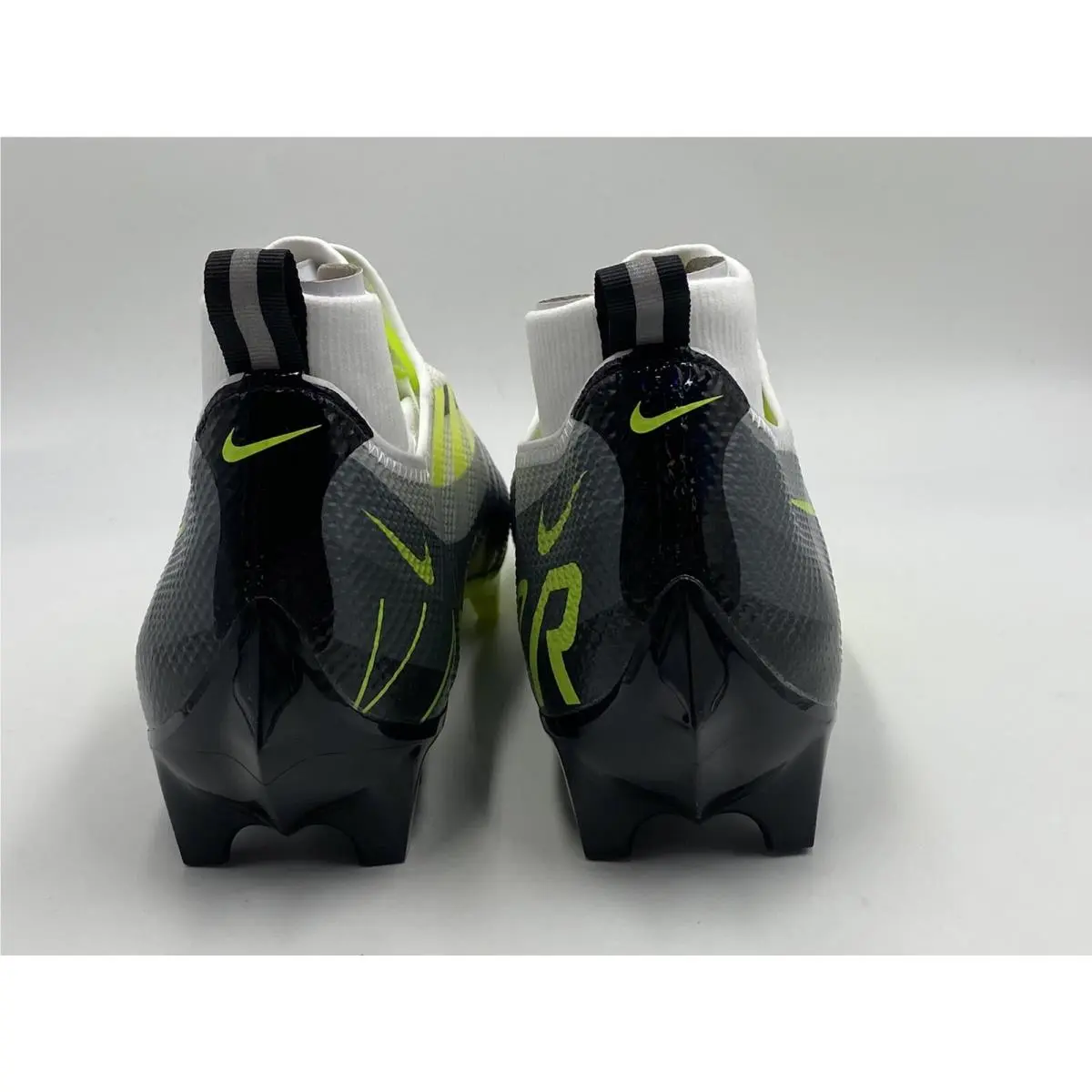 Nike shoes - Black (UPC: 195869101996) 3