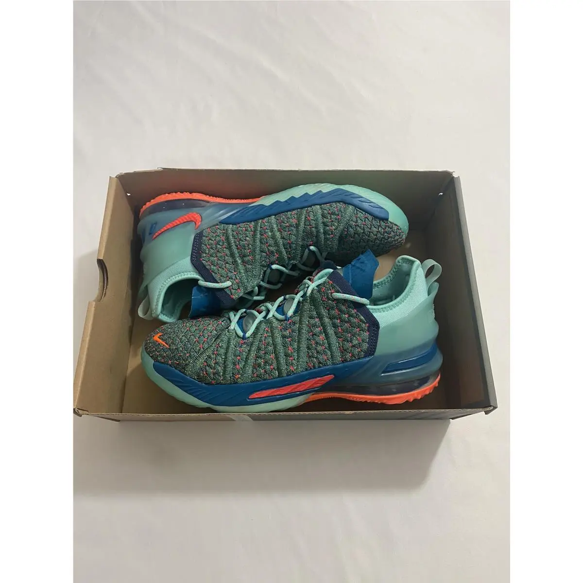 Youth Size 7Y Green Nike Lebron Xviii GS Basketball Shoes CW2760 300
