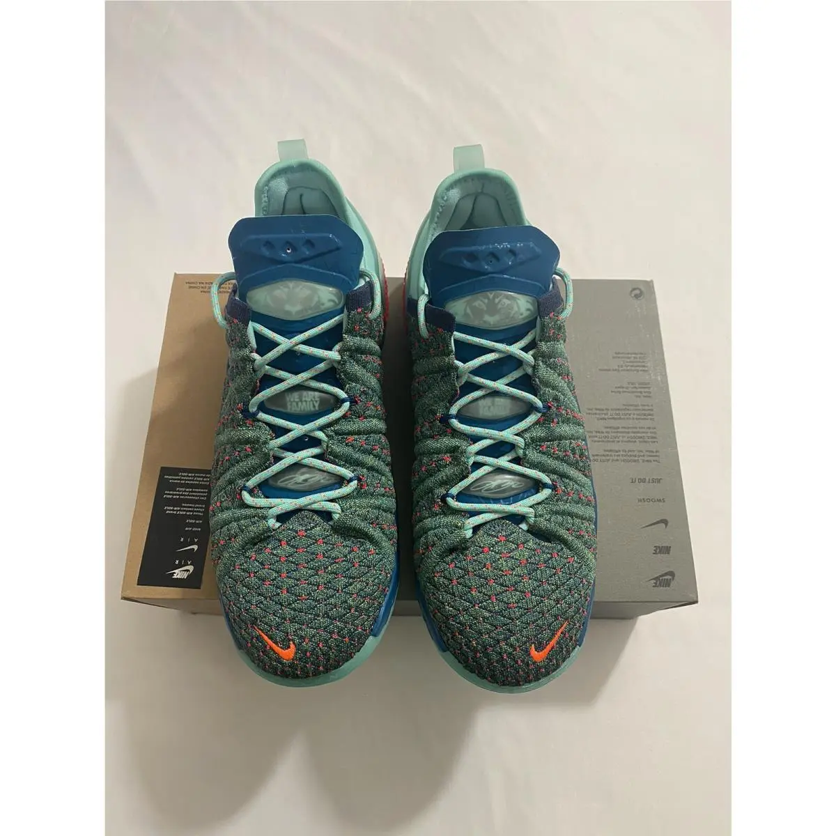 Nike shoes - Green (UPC: 0194958323646) 0
