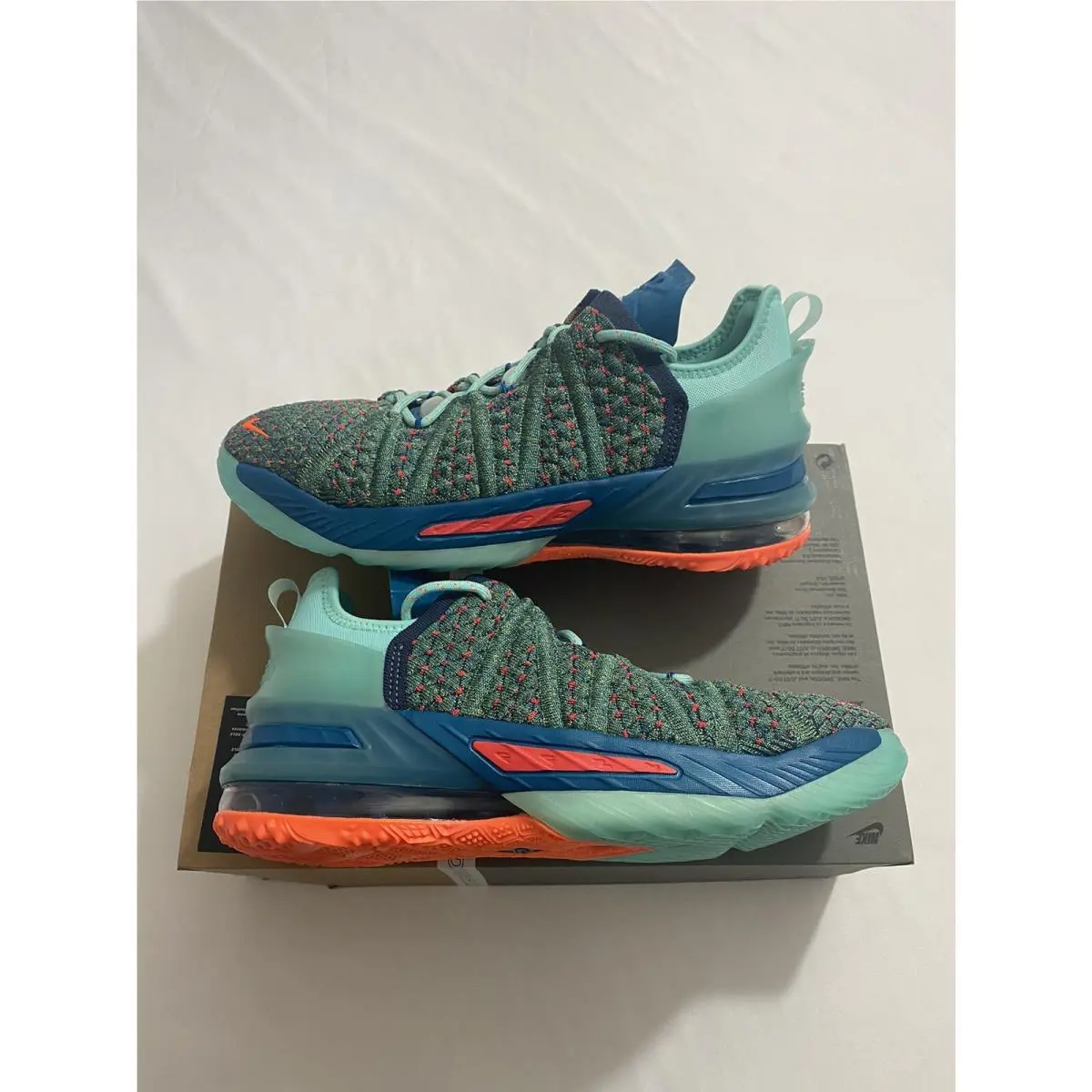 Nike shoes - Green (UPC: 0194958323646) 1
