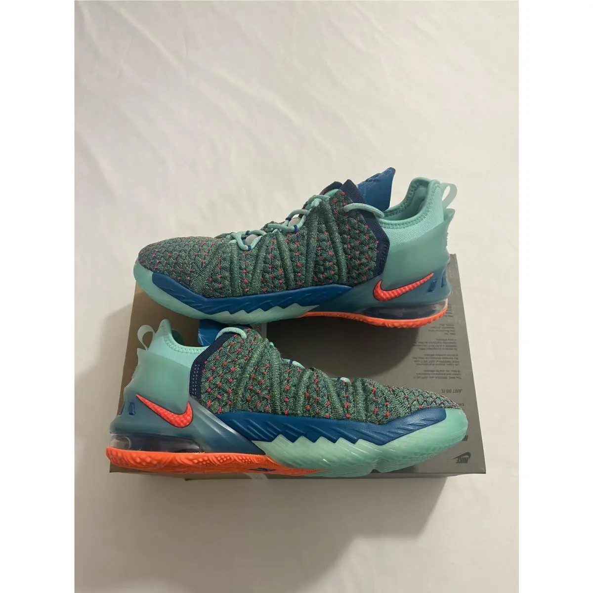 Nike shoes - Green (UPC: 0194958323646) 2