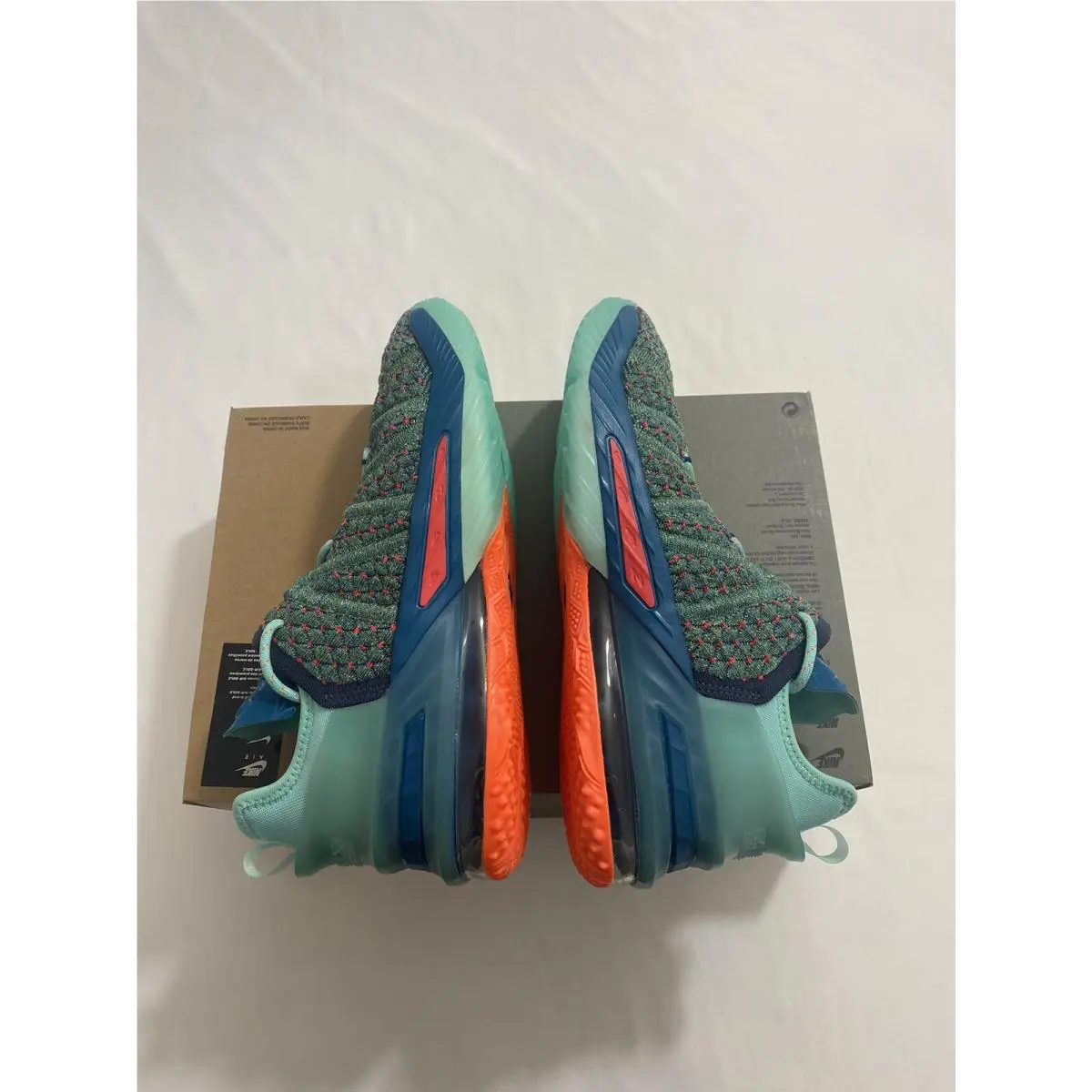 Nike shoes - Green (UPC: 0194958323646) 3