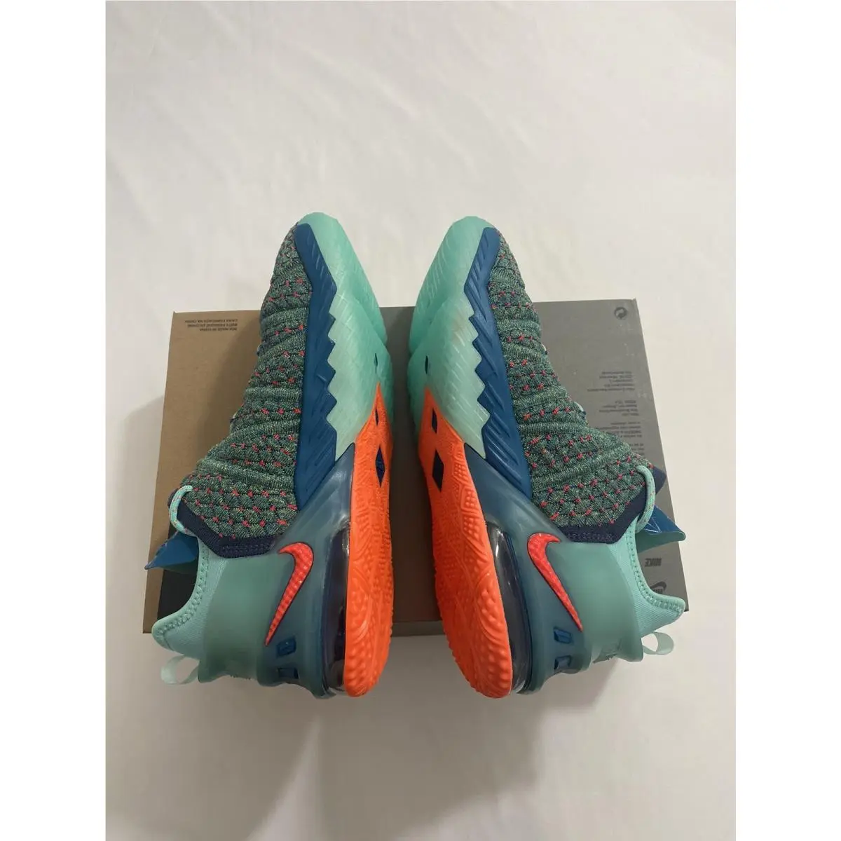 Nike shoes - Green (UPC: 0194958323646) 4