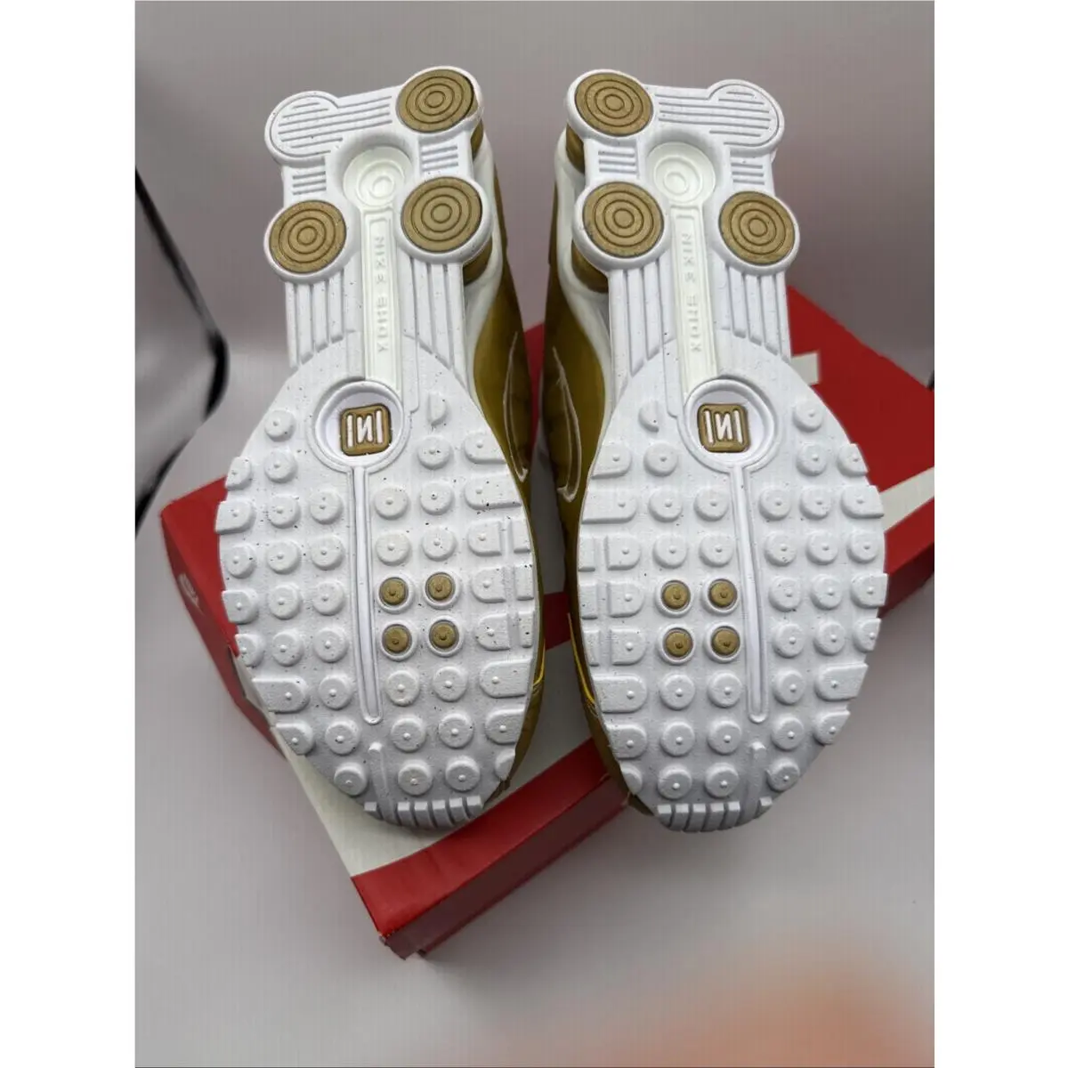 Nike shoes - Gold 5