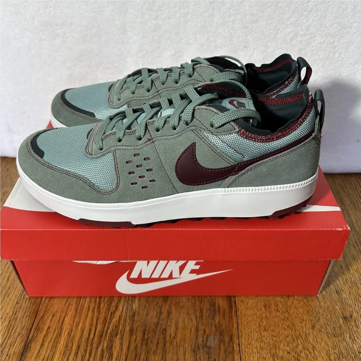 Mens Size 11  C1ty Clay Green Burgundy Athletic Shoes by Nike