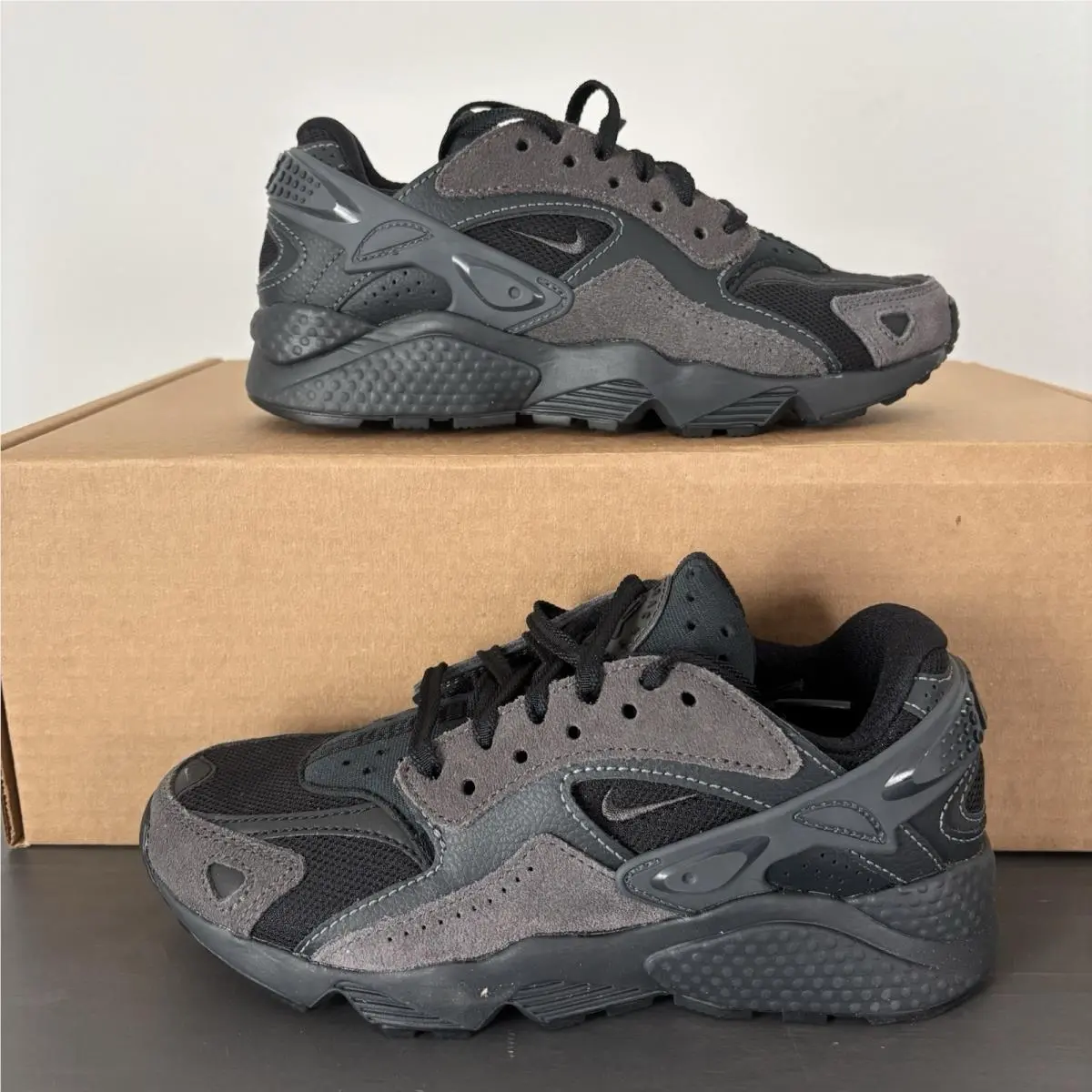 Nike shoes - Nike Huarache Run - Huarache Run - Black (UPC: 0196607817391) 4