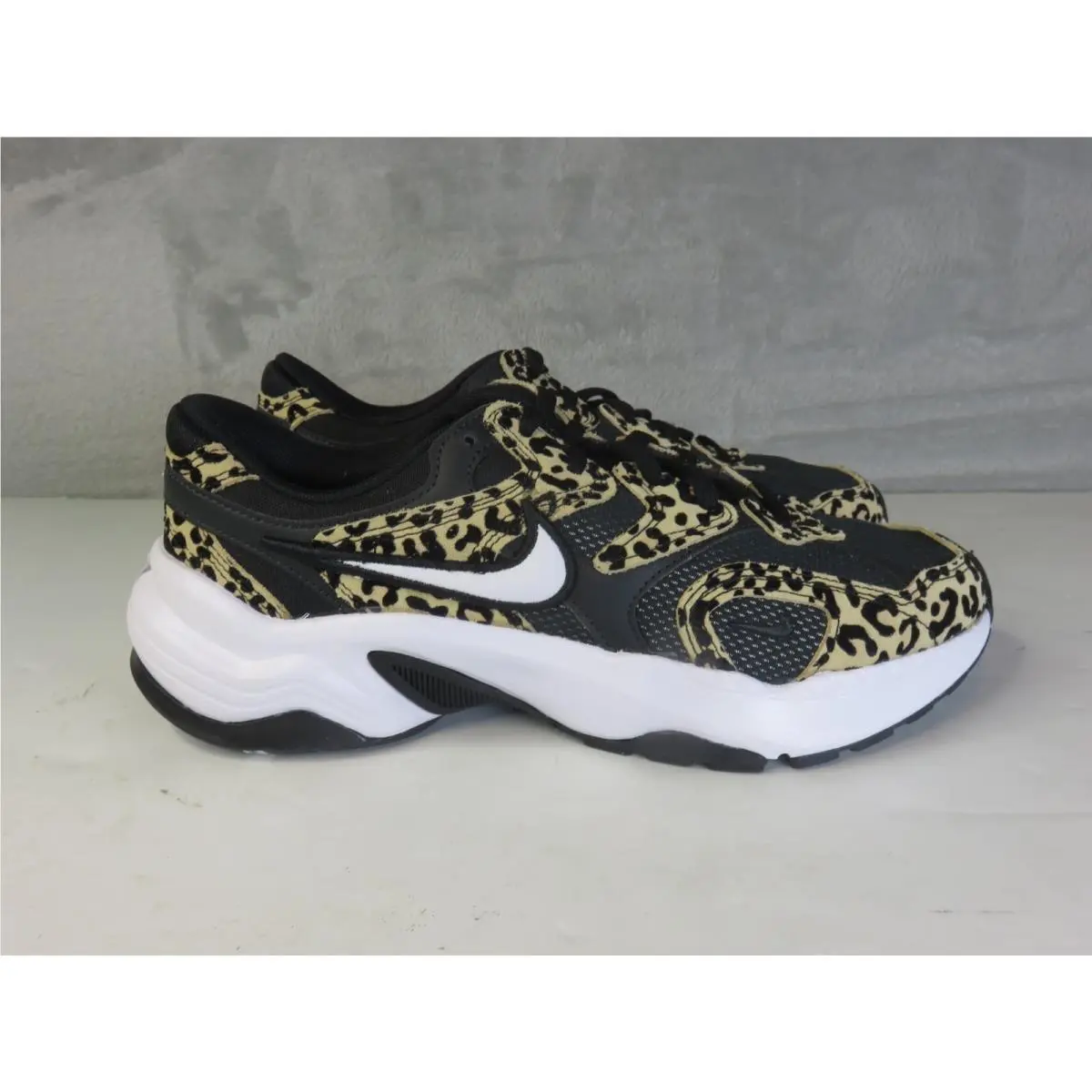 Nike shoes - Nike 8 - Black 2