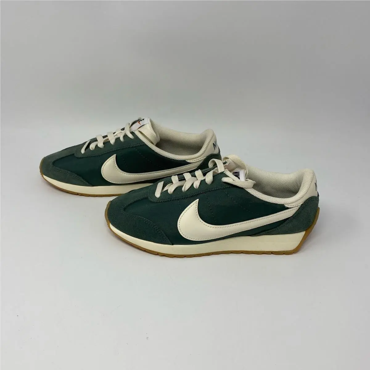 Nike shoes - Green (UPC: 197863777894) 0