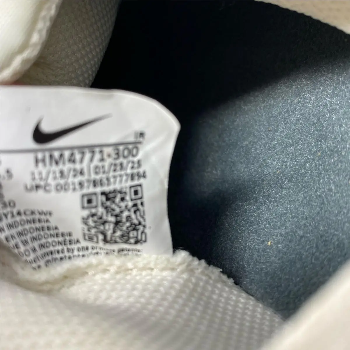 Nike shoes - Green (UPC: 197863777894) 1