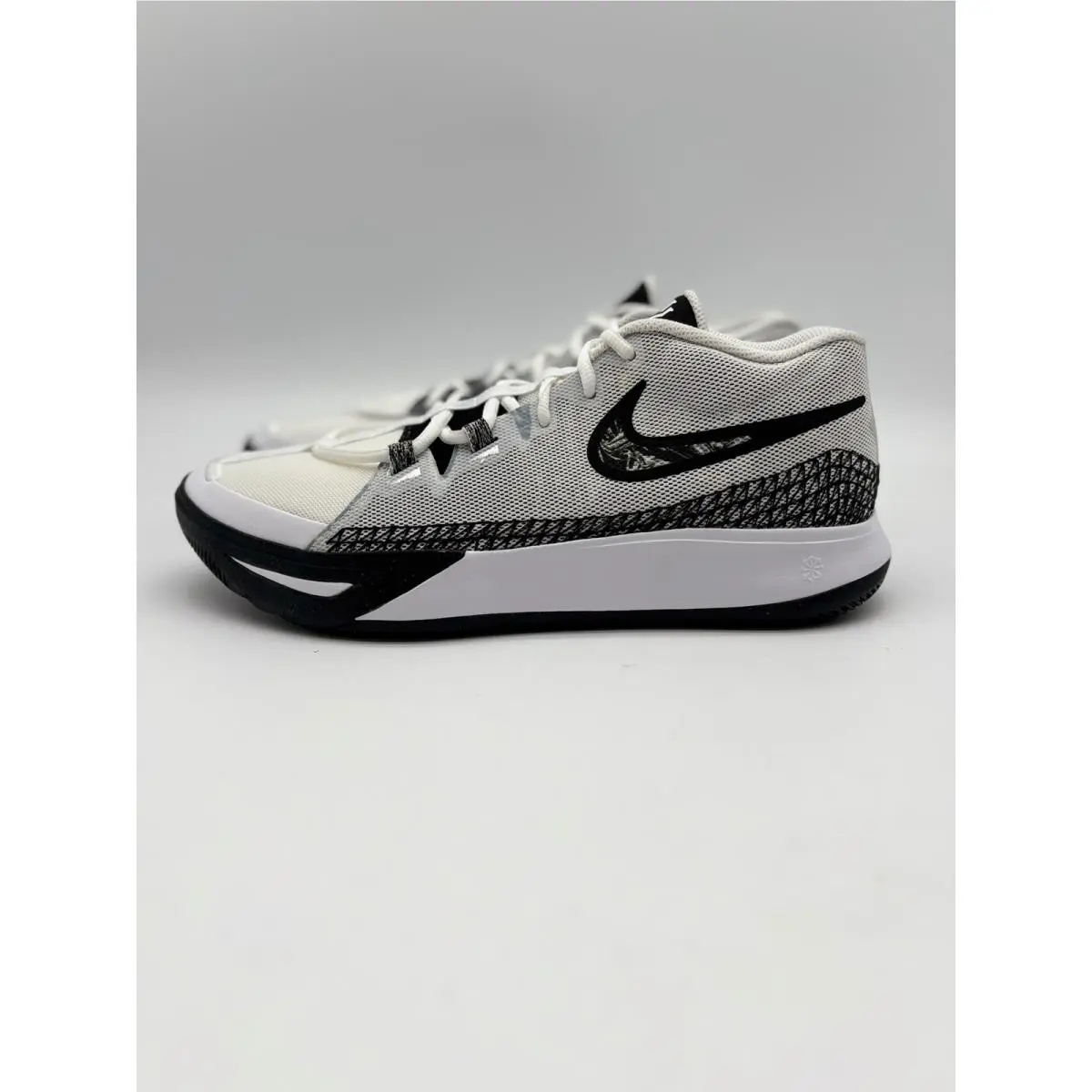 Nike shoes - Nike Kyrie Flytrap 6 - Kyrie Flytrap - White 1