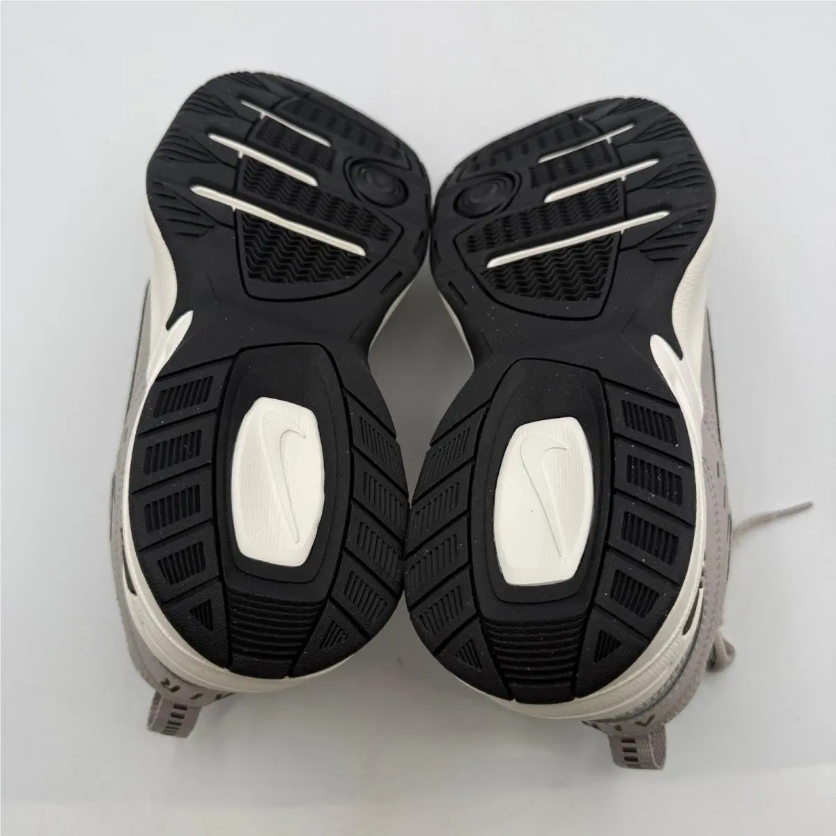 Nike shoes - Nike Air Monarch IV 415445-200 - Beige 4