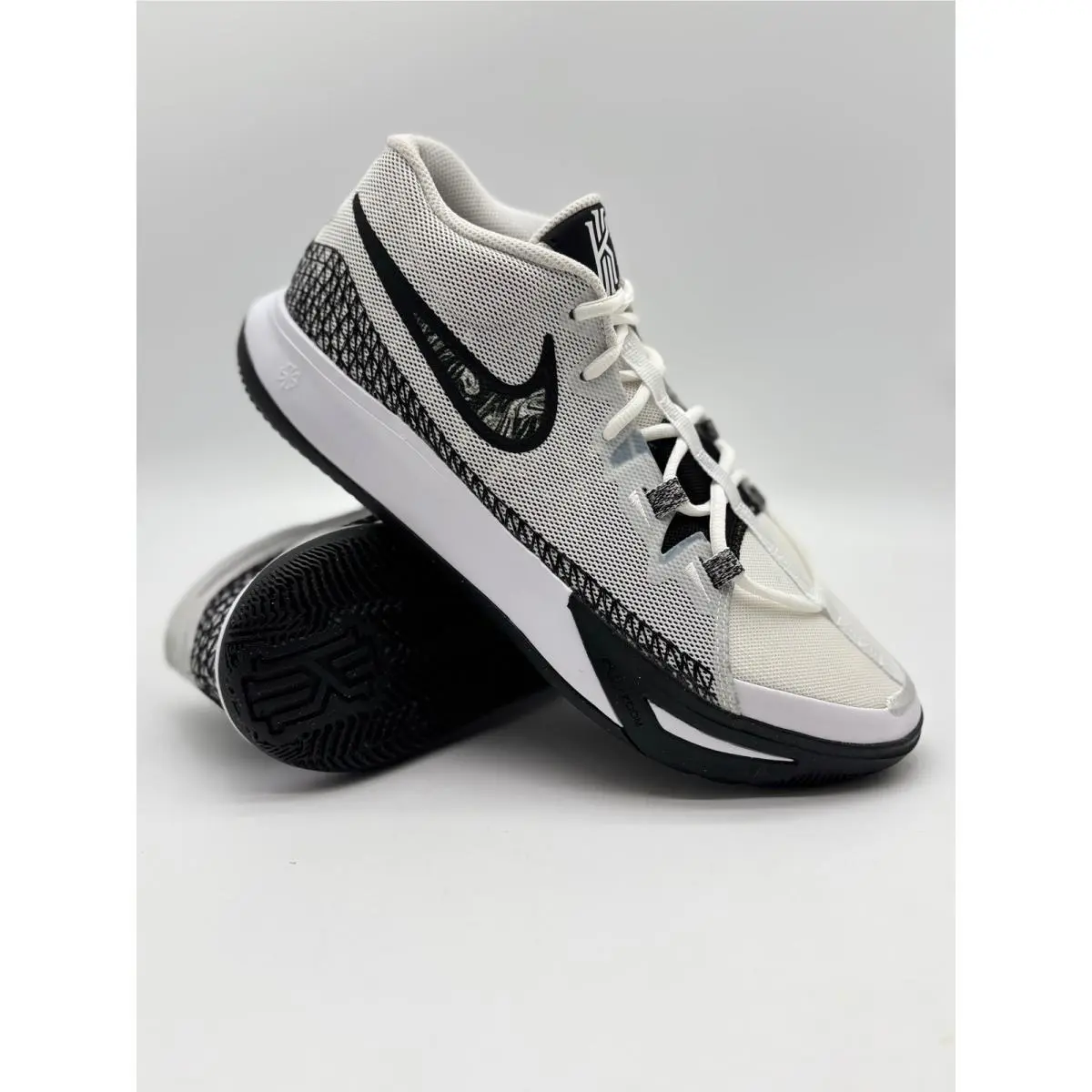 Nike Kyrie Flytrap 6 Mens12 White Black Basketball Shoes New/no Box