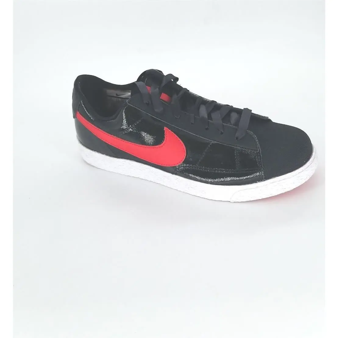 2510  Kids Blazer Low QS Sneakers Black/red Size 5Y US by Nike