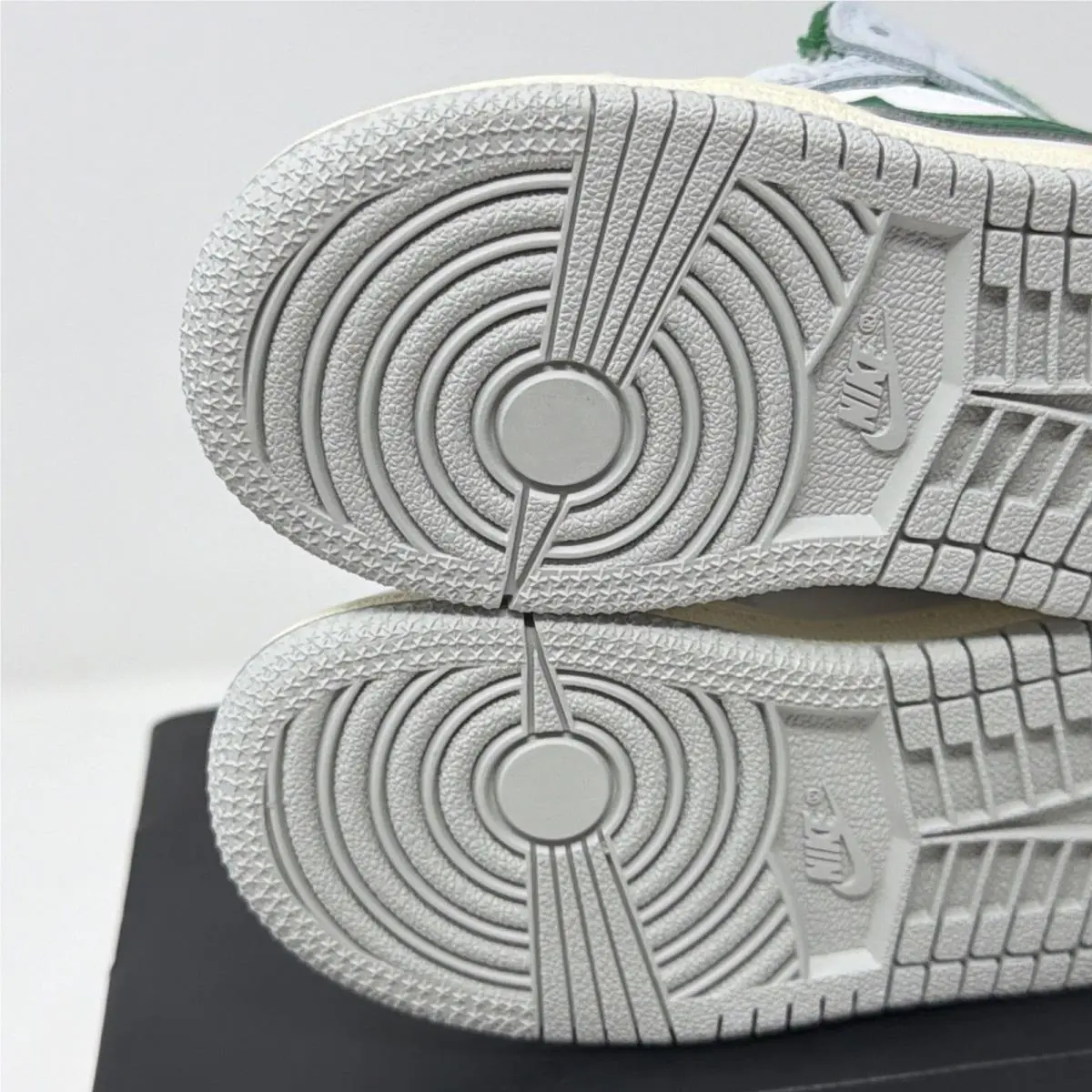 Nike shoes - Jordan 1 - DQ8425 142 - White 18