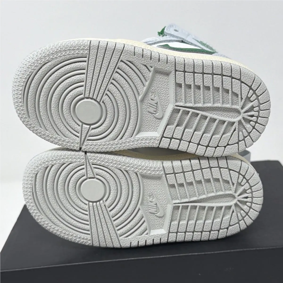 Nike shoes - Jordan 1 - DQ8425 142 - White 17