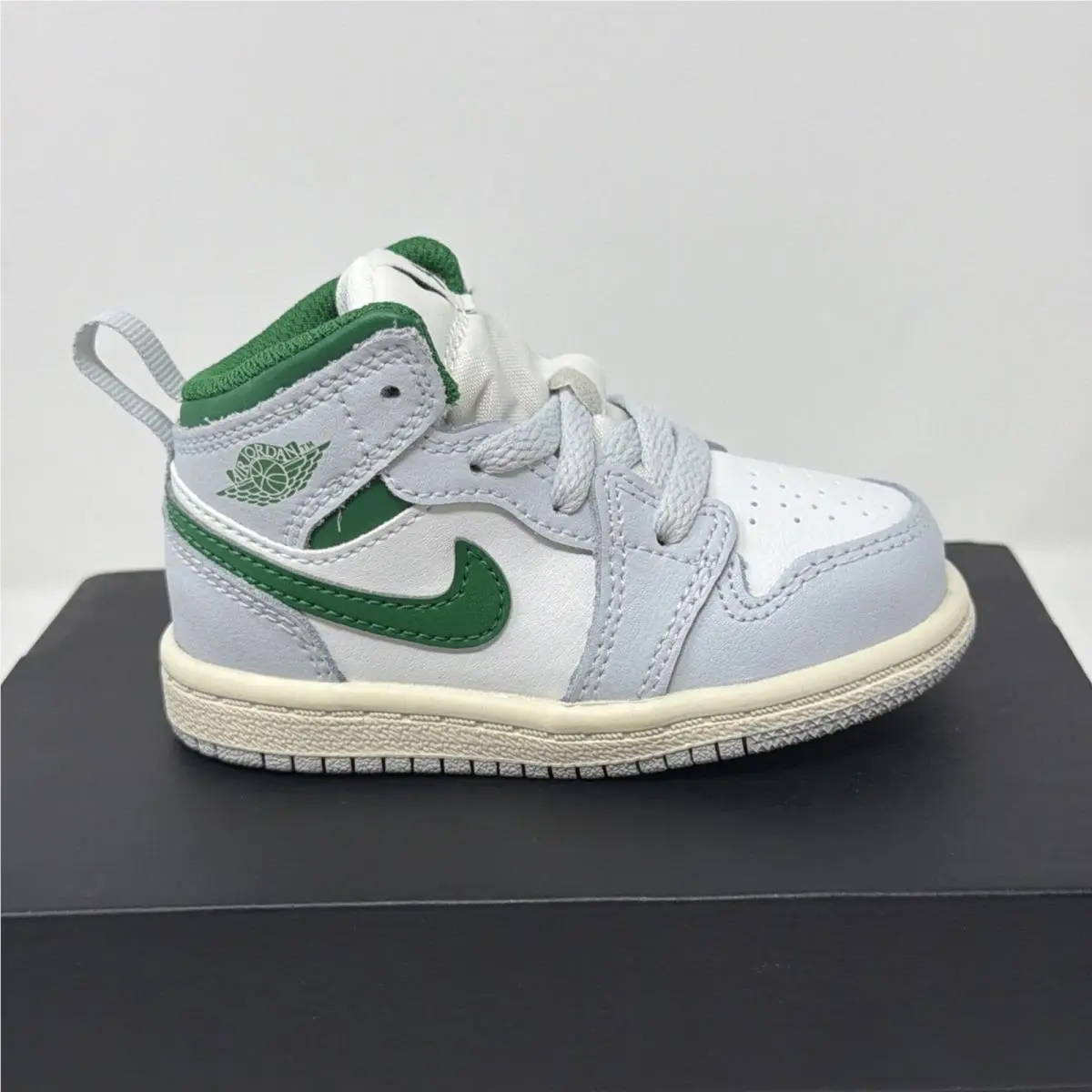 Nike shoes - Jordan 1 - DQ8425 142 - White 0