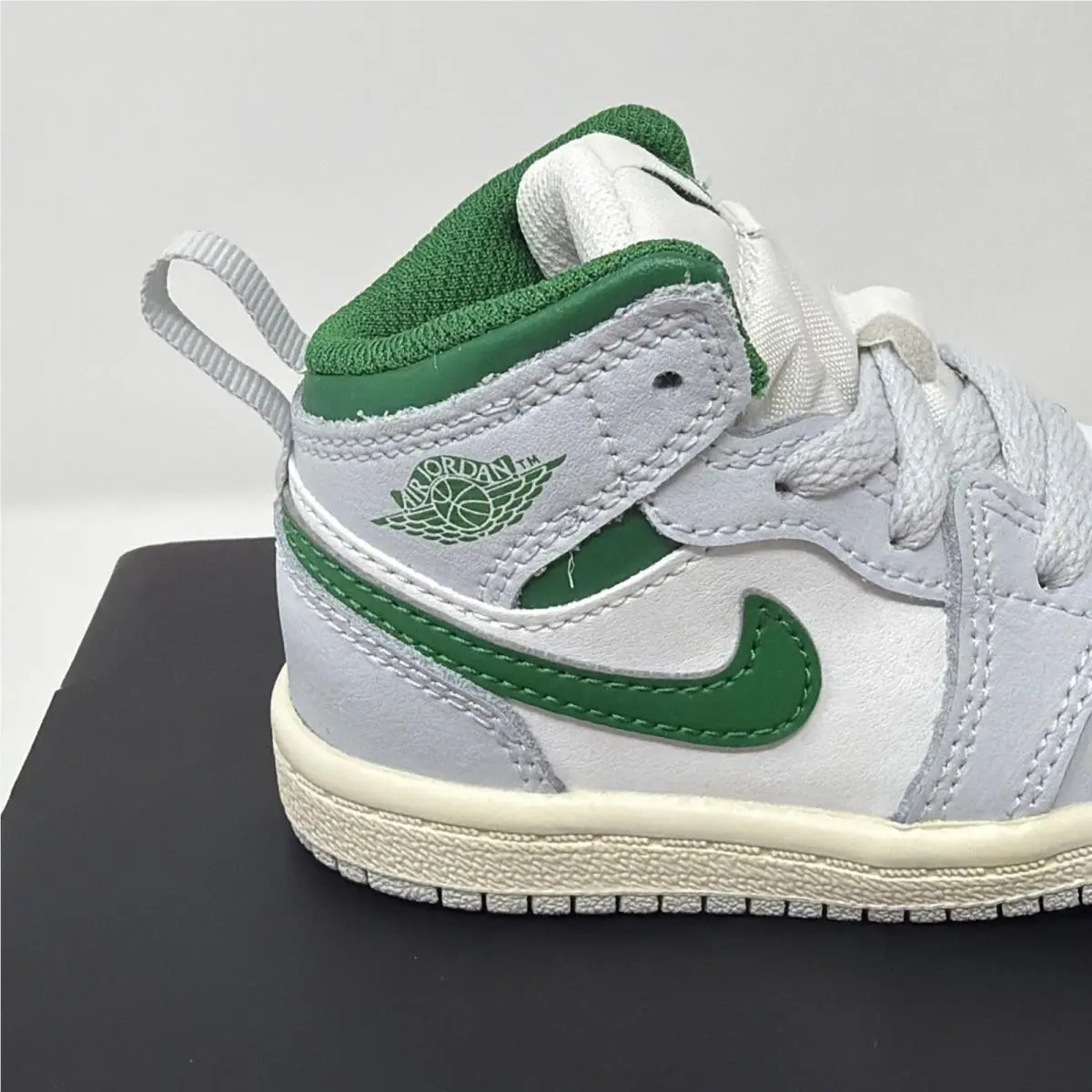 Nike shoes - Jordan 1 - DQ8425 142 - White 2