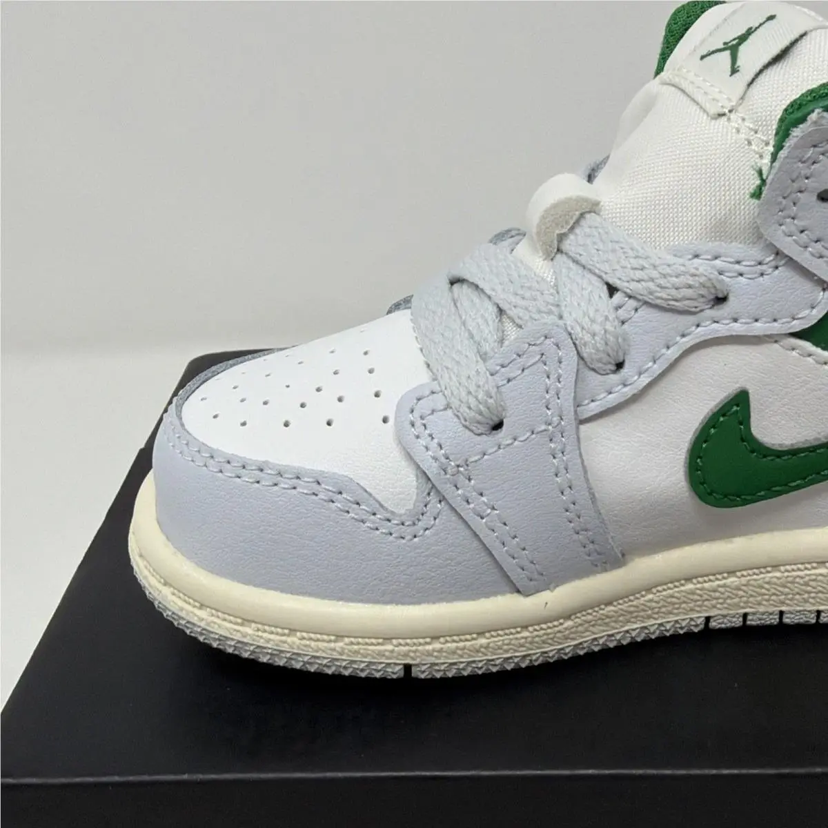 Nike shoes - Jordan 1 - DQ8425 142 - White 4