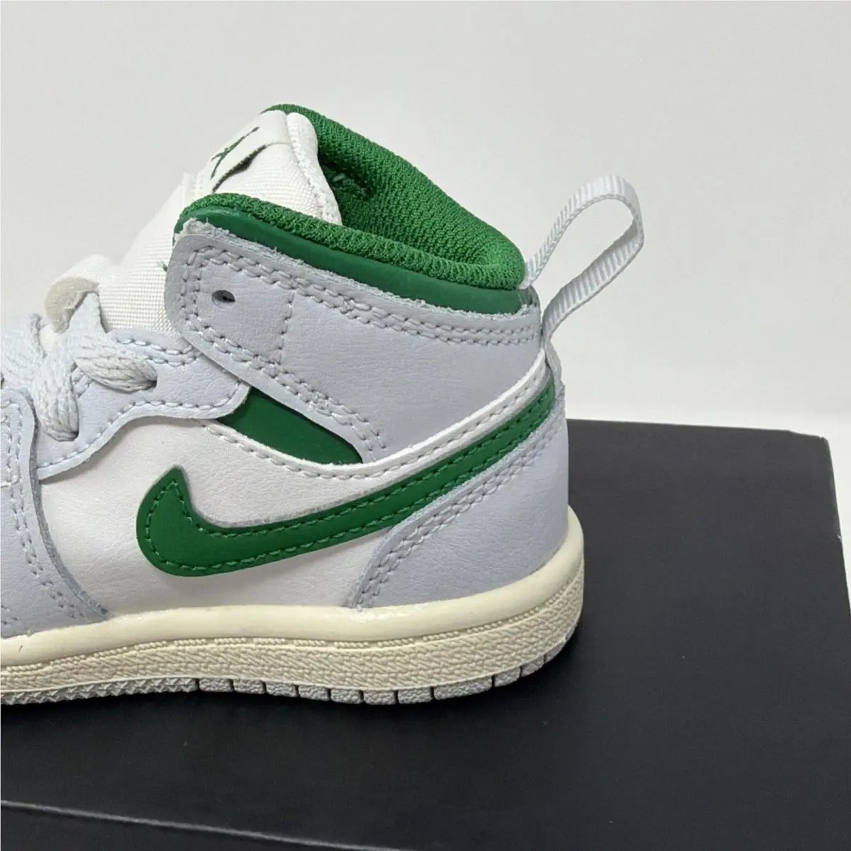 Nike shoes - Jordan 1 - DQ8425 142 - White 5