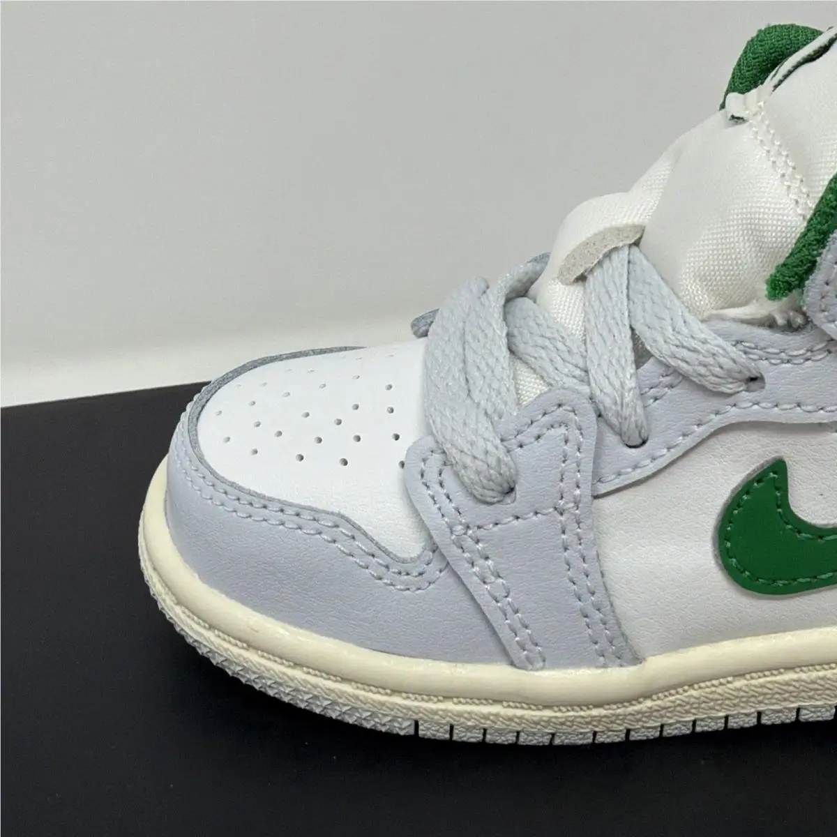 Nike shoes - Jordan 1 - DQ8425 142 - White 7