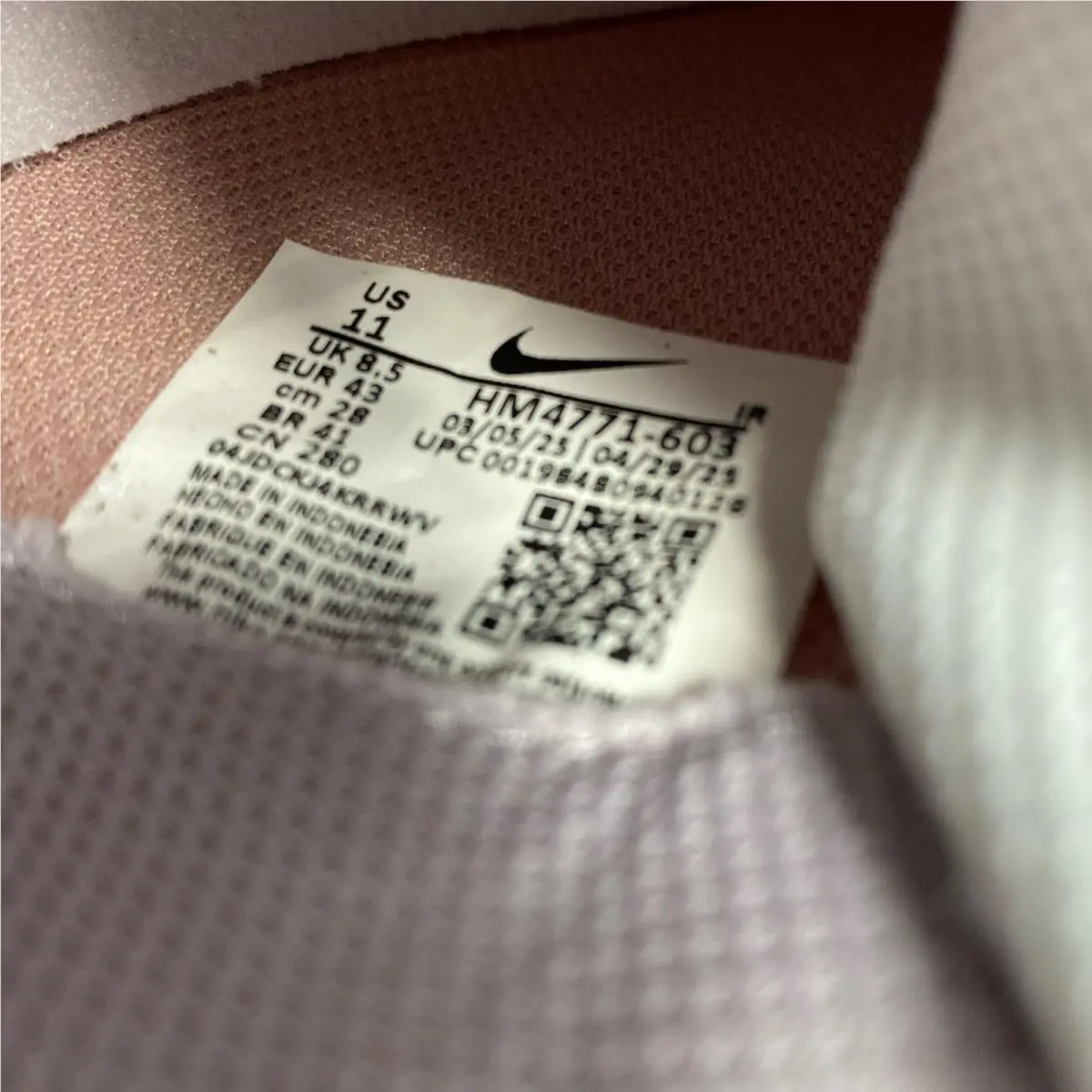 Nike shoes - Pink (UPC: 198480940128) 1
