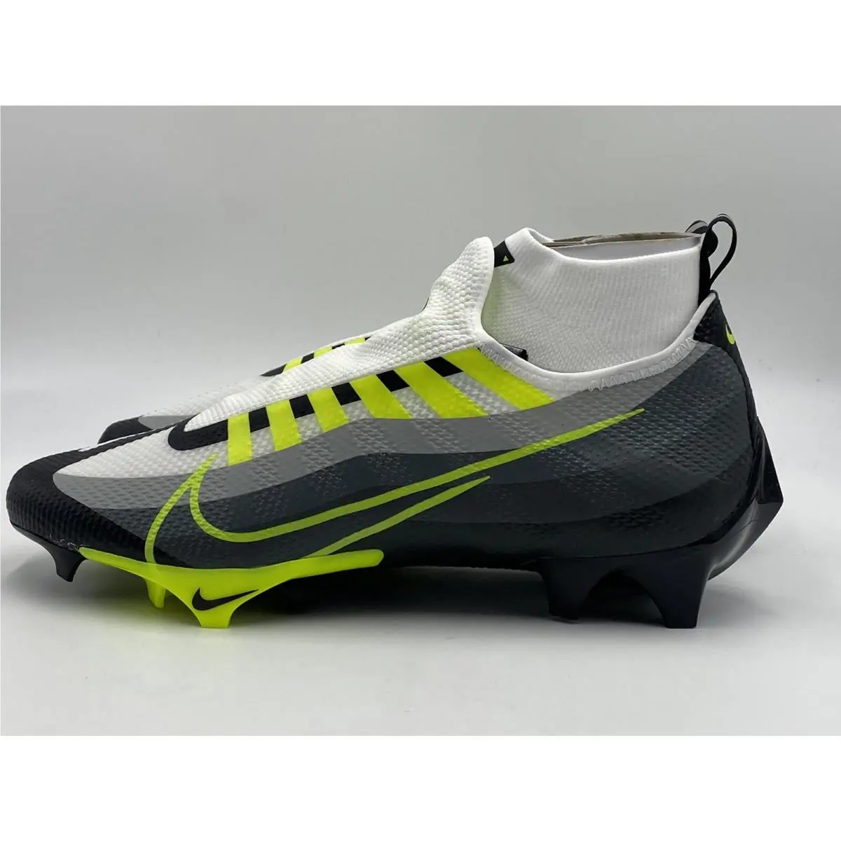 Nike shoes - Black (UPC: 195869101972) 2