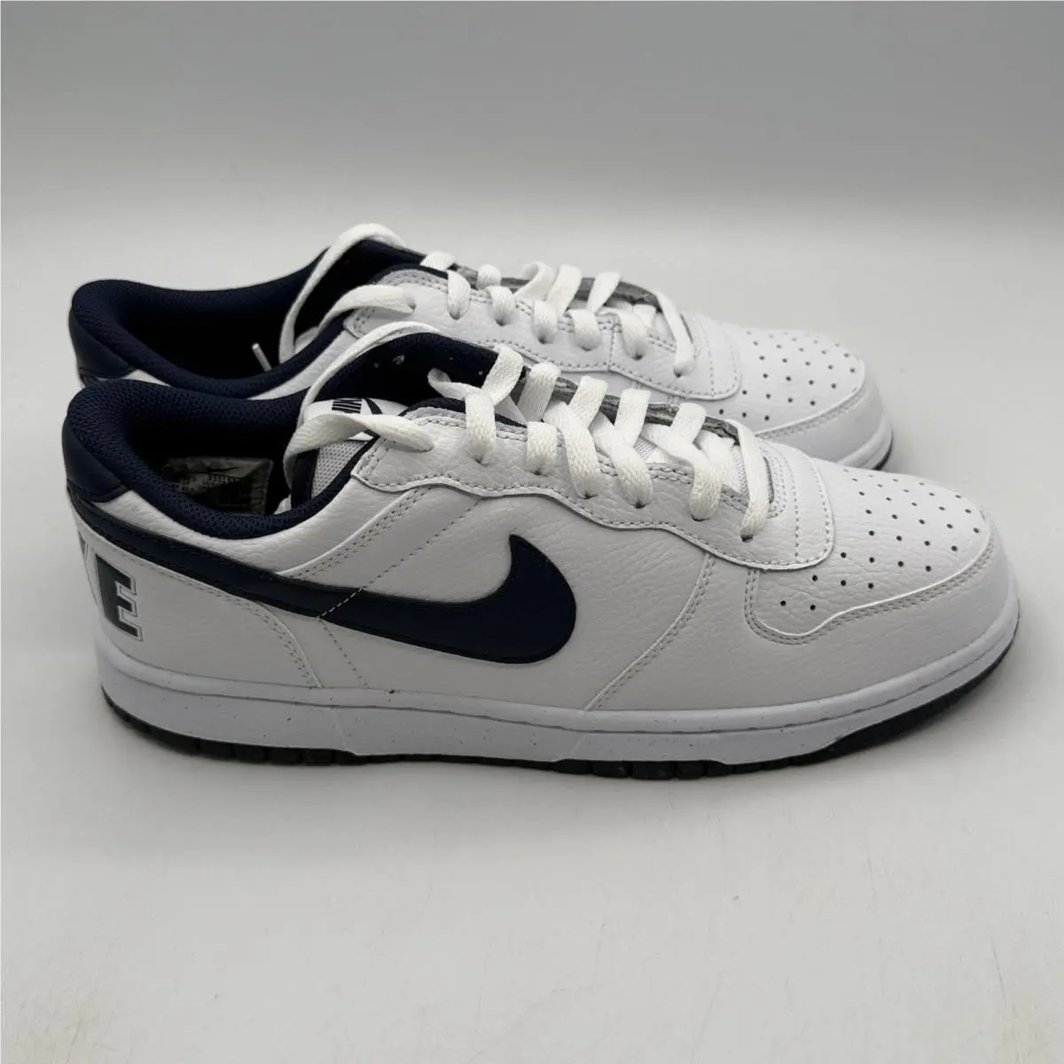 Nike Big Nike Low Shoes Men Size 9 White Midnight Navy Basketball 355152-140