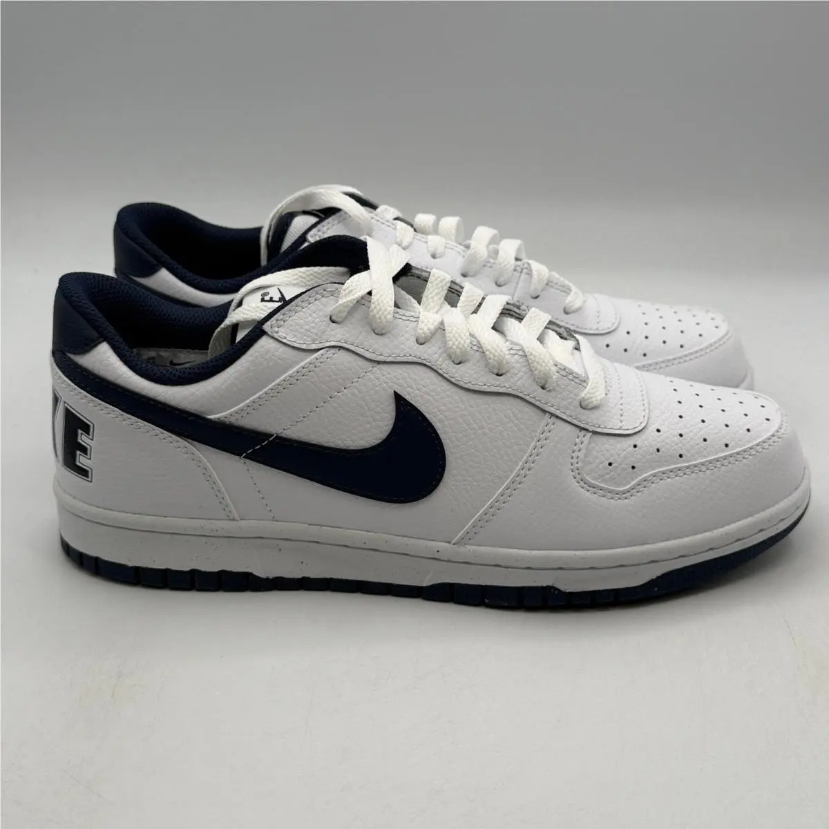 Nike Big Nike Low Shoes Mens Size 9.5 White Midnight Navy Basketball 355152-140